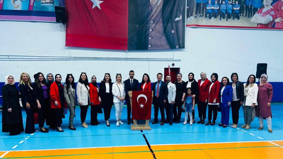 19 Mayıs Atatürk’ü Anma Gençlik ve Spor Bayramı Kutlaması Pursaklar Gençlik ve Spor Müdürlüğü spor salonunda il programı kutlaması okulumuz uhdesinde yapılmıştır.